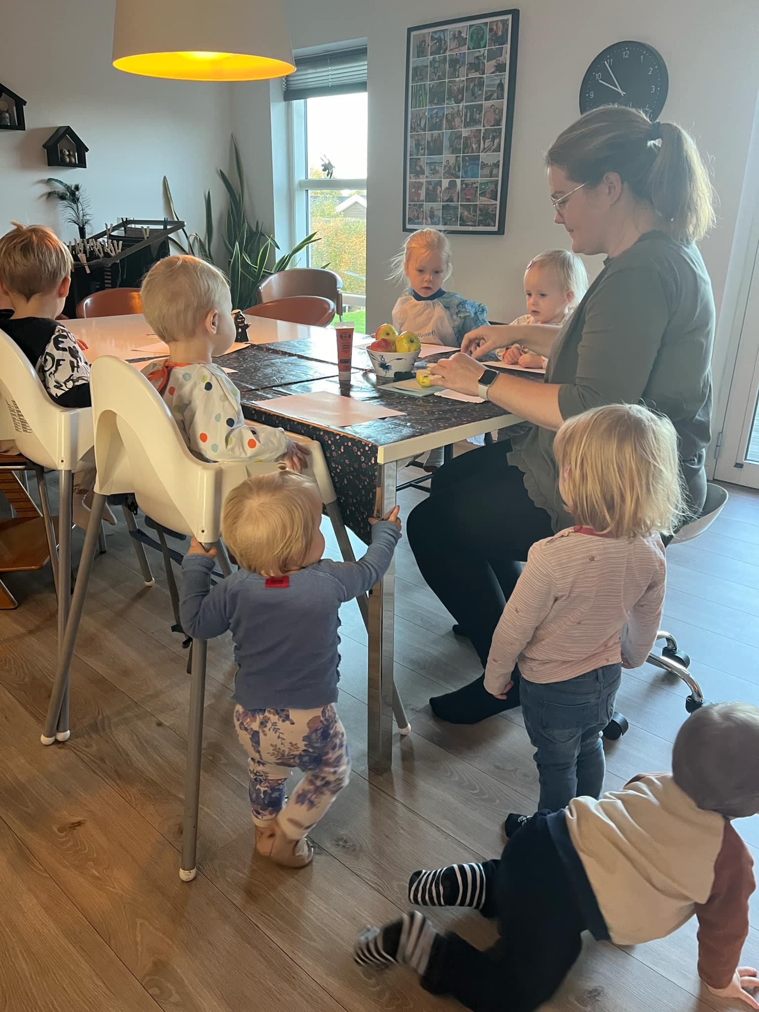 Krea Tirsdag med Lykke i Balladegade. Stempler med æbler.